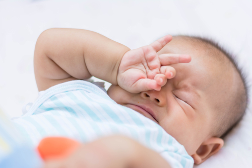 newborn rubbing eyes